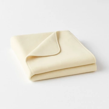 Szellő gyapjú takaró fehér háttér